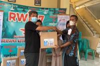 Cegah Penyebaran Covid-19, AMSI Crisis Center Bagikan Paket Kesehatan ke Warga Tanah Tinggi