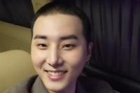 Personel DAY6 Young K Pamitan Kepada Fans untuk Jalani Wajib Militer