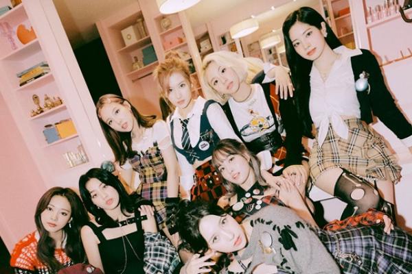 Twice Masuk Billboard 100 dan Duduki Peringkat ke-83