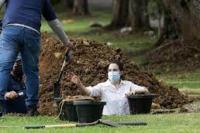 Panama Gali Mayat Cari Korban Invasi AS 1989