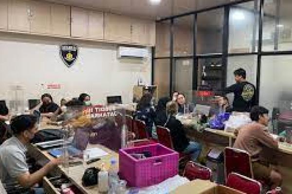 Polda Kalbar Gerebek Kantor Pinjol Ilegal