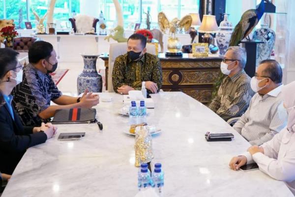 Tren Penjualan Mobil Listrik Meningkat, Bamsoet Dukung Penambahan SPKLU 