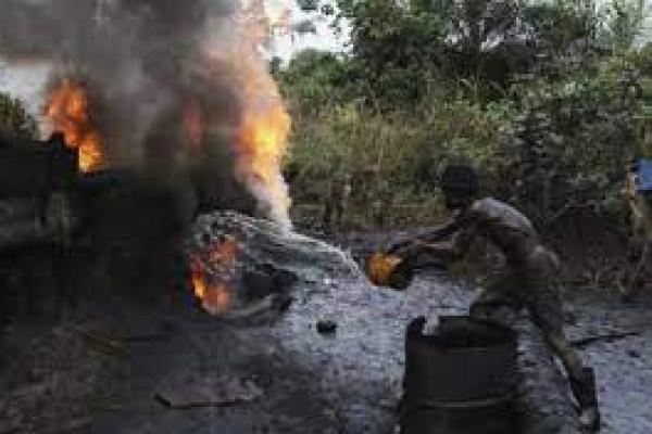  25 Tewas di Antaranya Anak-Anak  Dalam Ledakan di Kilang Minyak Ilegal di Nigeria