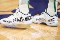 Pemain NBA Enes Kanter Pimpin Demonstrasi Soal Uighur