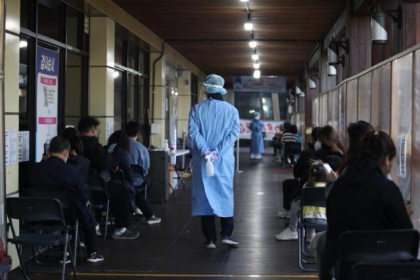 Kasus COVID-19 di Korsel Bertahan di Angka 2000