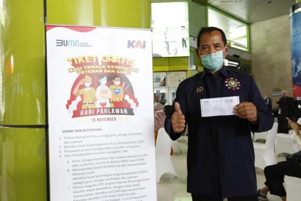 Momen Hari Pahlawan, Guru, Nakes, dan Veteran Gratis Naik Kereta Api