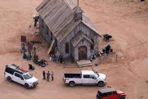 Mantan Kru Film "Rust" Merasa Tidak Aman Selama Proses Penggarapan Film