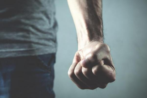 Seorang pria Singapura didenda Karena Berkelahi di Tempat Umum