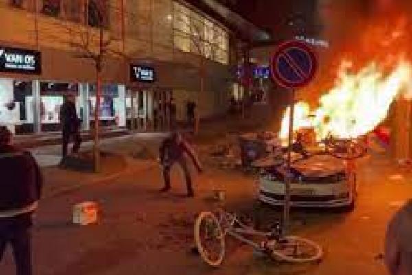 Dua Orang Terluka Saat Protes Pembatasan Covid-19 di Belanda