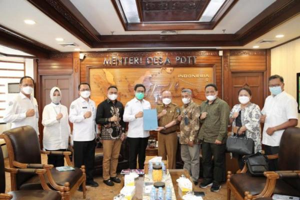 Jalan Antardesa Teluk Wondama Ditempuh 4 Hari, Gus Halim: Pekerjaan Rumah Kita Masih Banyak