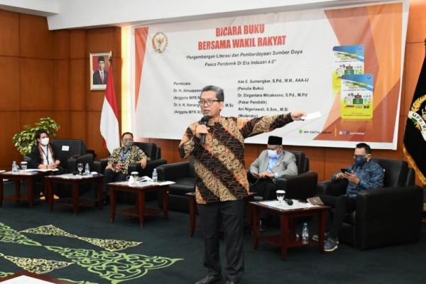 Generasi Muda Cerdas dan Berakhlak Memunculkan Karakter Bangsa