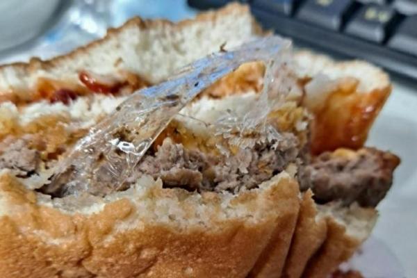Burger King Meminta Maaf Pasca ditemukannya Plastik Dalam Burger