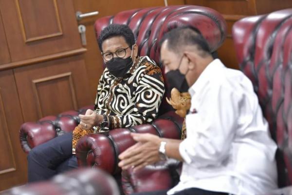 Mendes PDTT Minta Bupati Pesisir Selatan Jaga Kerukunan Warga Transmigran