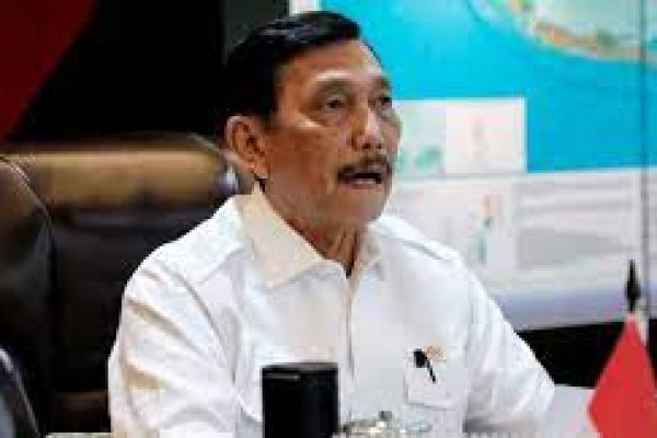 Cegah Omicron, Luhut Larang Pejabat  ke Luar Negeri