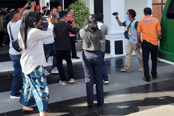  Mantan Bupati Kupang Ditahan Kejati NTT Terkait Korupsi Aset