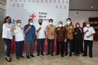 Bantu Banjir Bandang Kalbar, Mitsubishi Donasi Rp2 Miliar