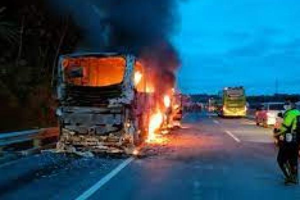 Bus Terbakar di  Tol Semarang-Solo, Tidak Ada Korban Jiwa