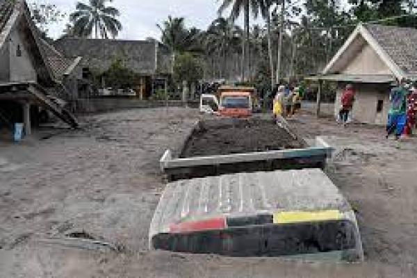 Korban Meninggal Semeru Jadi 14 Orang, Puluhan Luka-luka 