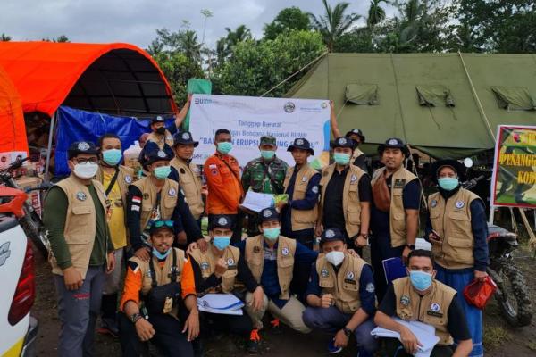 Tim Airport Rescue, Airport Security, dan Dokter AP II Bantu Warga Terdampak Erupsi Gunung Semeru