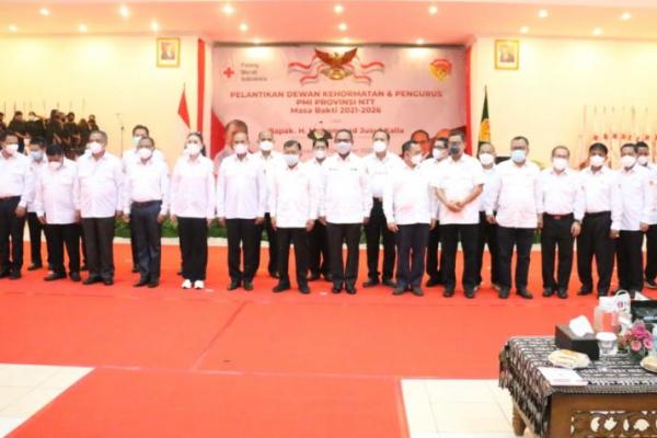  Jusuf Kalla Lantik Pengurus PMI NTT