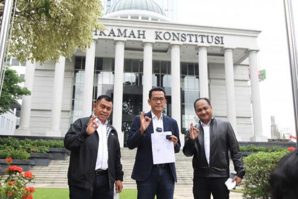 Senator Fachrul Razi dan Bustami Zainudin Daftarkan Gugatan PT Nol Persen ke MK