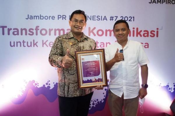 Kepala Biro Humas IP Kementan Dianugrahi Award Pemimpin Public Relations Berpengaruh