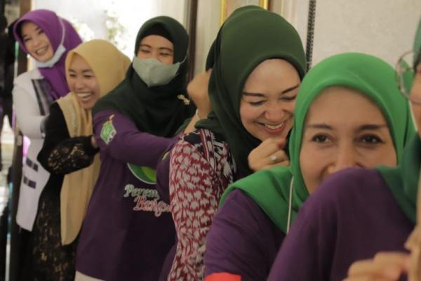 Perempuan Bangsa Berikan Trauma Healing Bagi Pengungsi Semeru