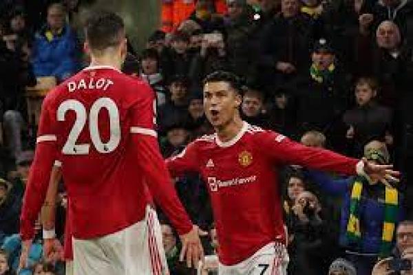 Penalti Ronaldo dan Salah Menangkan MU dan Liverpool 