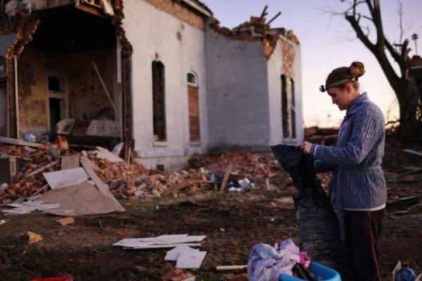 Gubernur Kentucky Mengatakan Kemungkinan Korban Angin Tornado Melebihi 100 