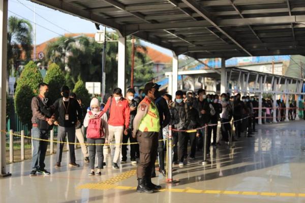Pagi Ini Stasiun Bogor Ramai Pengguna Namun Tetap Lancar