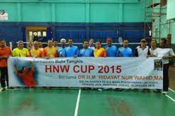 Dorong Pengembangan Olah Raga, HNW Bantu Bangun Lapangan Bulutangkis