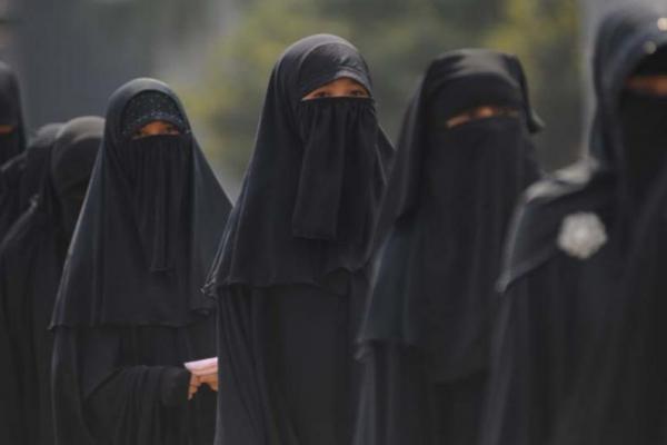 Taliban Larang Wanita Lakukan Perjalanan Jauh, Ini Alasannya!