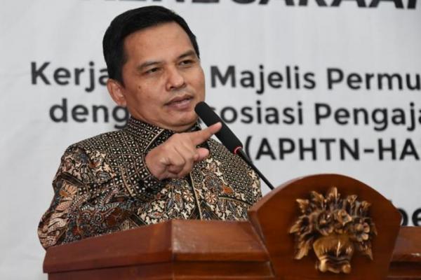 Refleksi Hukum : Pentingnya Demokrasi dan Nomokrasi Berjalan Imbang