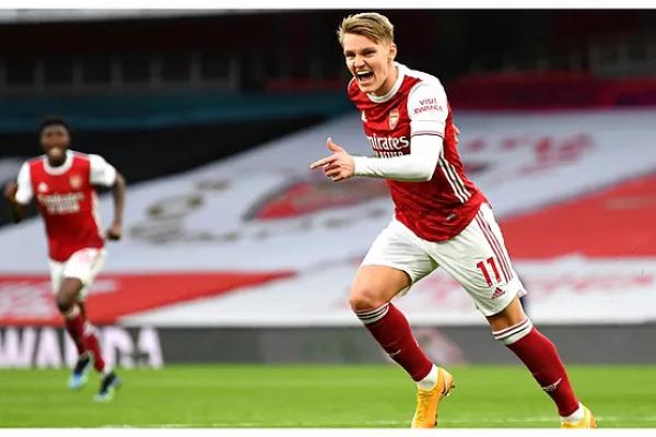 Martin Odegaard Tampli Brilian Saat Arsenal Hancurkan PSV