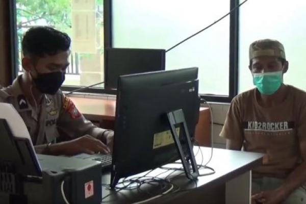 Sadis, Pria Paruh Baya di Polewali Mandar Tega Bacok Istri Sendiri