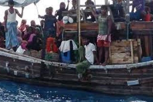 Indonesia Tolak Kapal Dengan 120 Pengungsi Rohingya