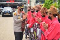 Tuturan Adat Timor Sambut Kedatangan Kapolda NTT