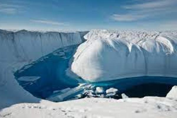 Ilustrasi. Ngarai air lelehan di lapisan es Greenland. (Foto: University of Washington/theguardian.com) 