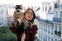 "Terkurung" di Kota Cahaya, Lily Collins Ingin Syuting Emily in Paris di Jepang