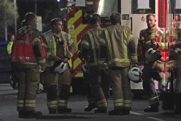 Gedung di London kebakar, 100 Petugas Kebakaran Dikerahkan