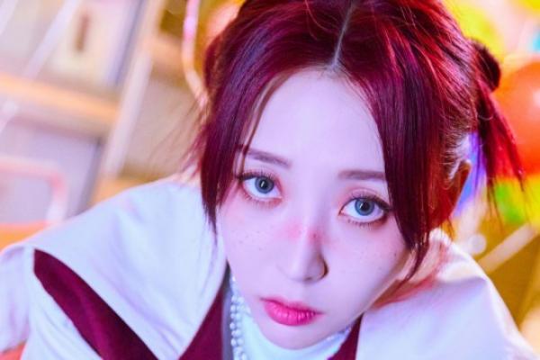 Moonbyul Posting Poster untuk EP Ketiganya