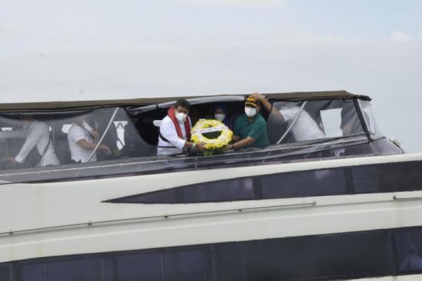 Genap 1 Tahun, Sriwijaya Air Tabur Bunga di Lokasi Kecelakaan Pesawat