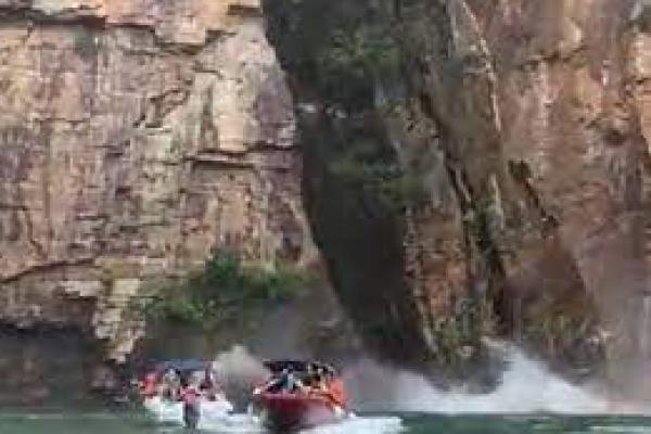 Ngarai Runtuh di Danau Brasil, 6 Tewas 32 Luka-luka 