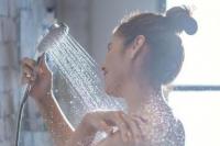 ilustrasi mandi sehat. Foto: sehatQ