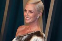 Charlize Theron Jual Bungalo Mewah di Los Angeles