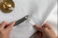 Cara Menghilangkan Noda Lilin pada Taplak Meja dan Pakaian