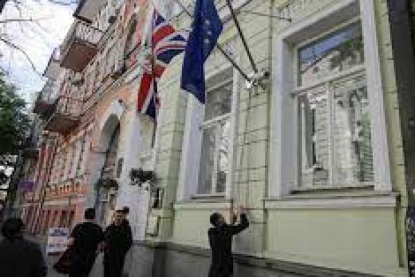  Inggris Tarik Staf Kedutaan dari Kyiv, Ukraina