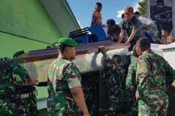 Tiga Prajurit Yang Gugur Dievakuasi ke Timika