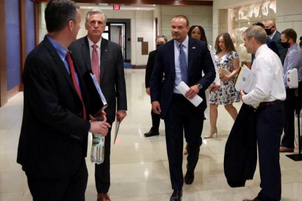 YouTube Memblokir Pembawa Acara Fox News, Dan Bongino