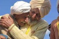 Dua Bersaudara Bertemu Setelah 74 Tahun Dipisahkan